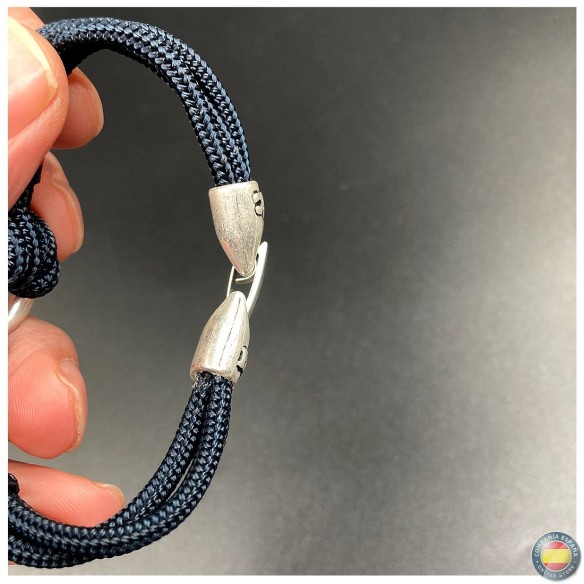 Pulsera cordón naútico azul marino con grillete