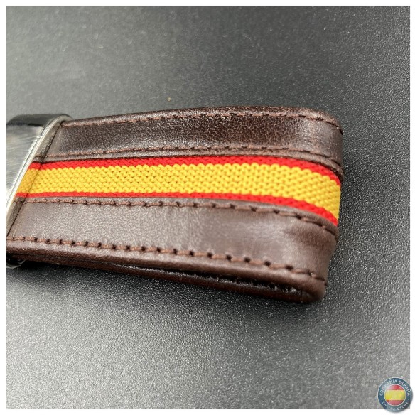 llavero de piel marrón con cinta elástica Bandera de España